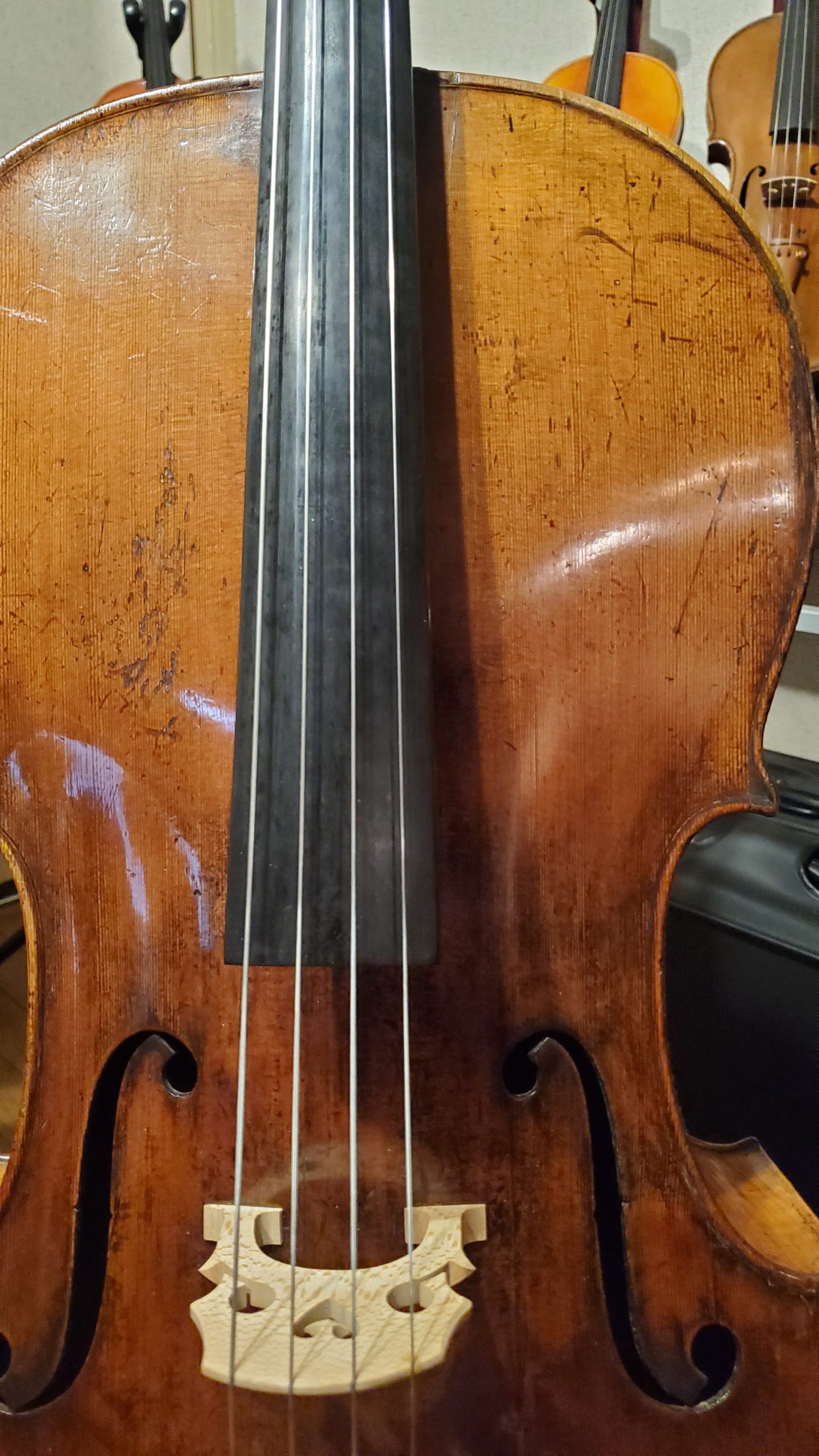 ちょっと小ぶりな古いドイツ製チェロ – 古賀弦楽器