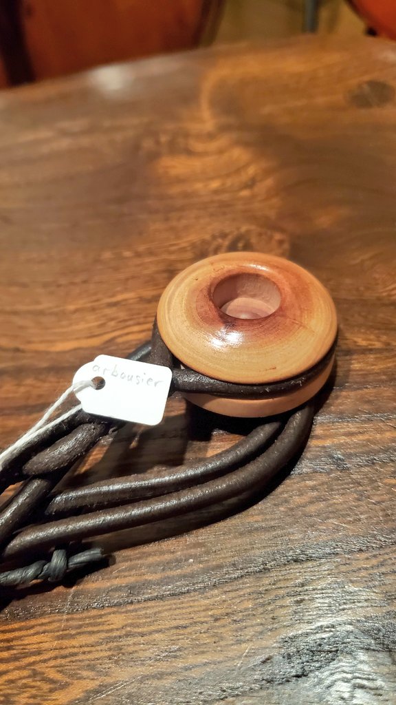 木製＆本革のチェロエンドピンストッパー – 古賀弦楽器