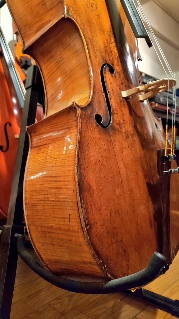 ちょっと小ぶりな古いドイツ製チェロ – 古賀弦楽器